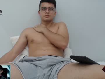 Foto porno gay de um urso da rola grande e grossa.